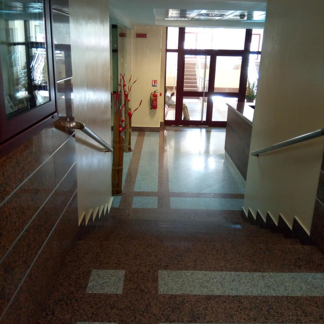 Djeug'Appart Hôtel Yaoundé Exterior foto