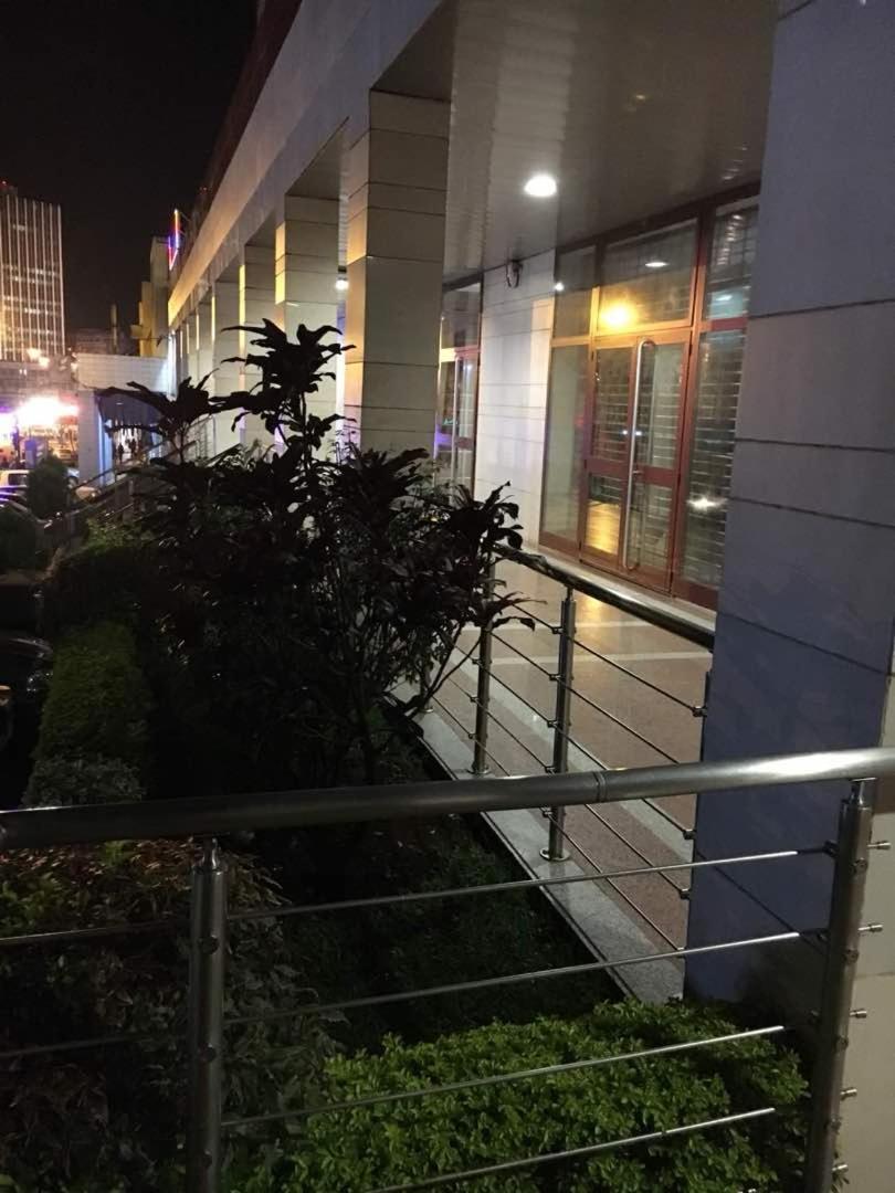 Djeug'Appart Hôtel Yaoundé Exterior foto