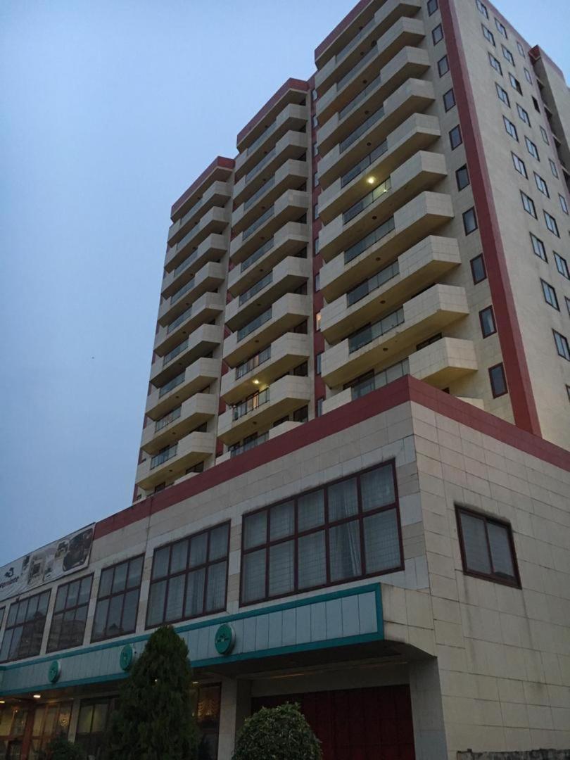 Djeug'Appart Hôtel Yaoundé Exterior foto