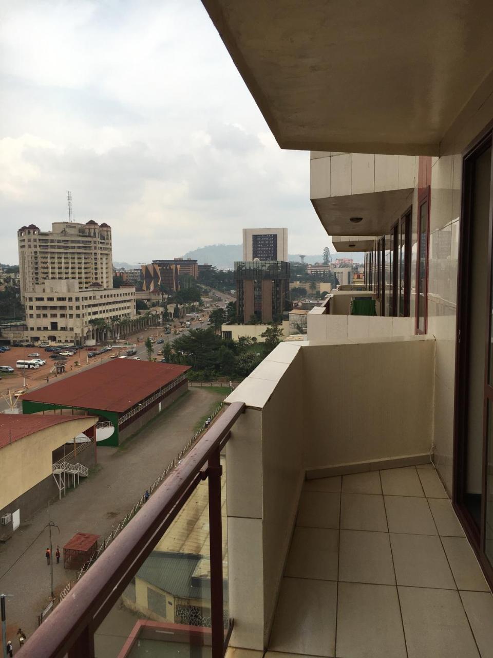 Djeug'Appart Hôtel Yaoundé Exterior foto